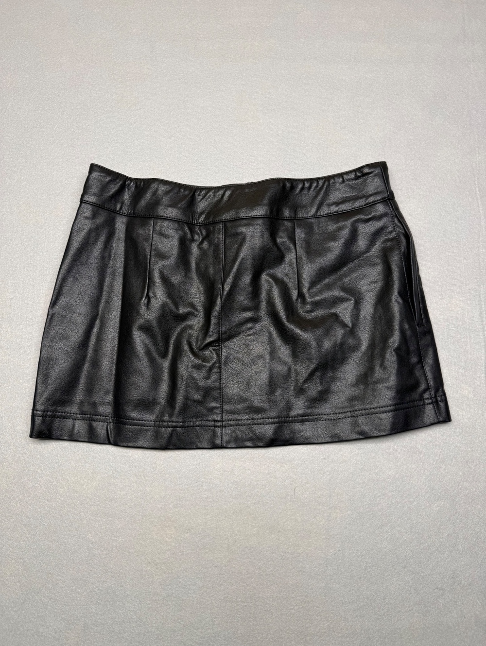 All Things Golden The Pebbled Vegan Low Rise Mini Skirt XS
